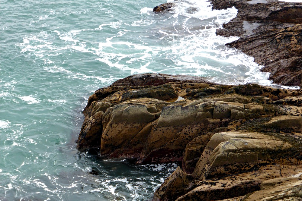 Craggy cliffs along Dingle Peninsula, Ireland