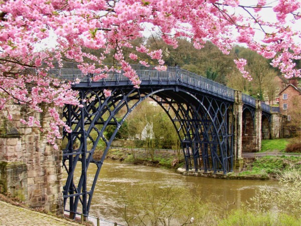 8 Great Places to Visit in Central England