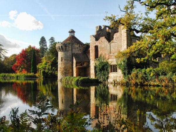 Beautiful and Historic Castles to Visit in England Thumbnail
