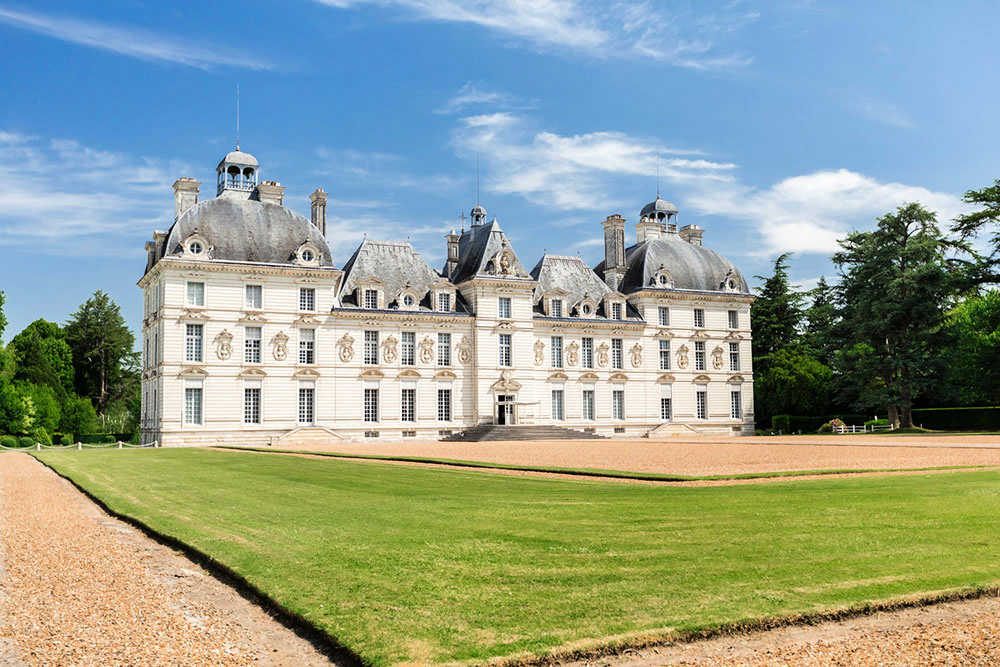 Castles in France Chateau-de-Cheverny (Vogatech)