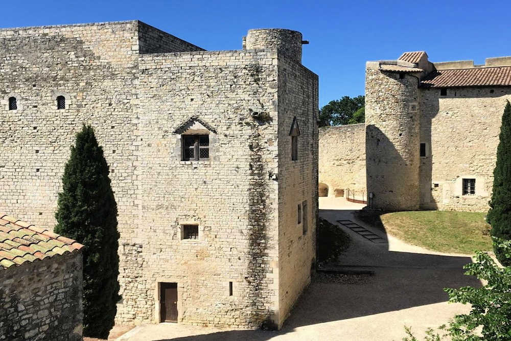 Castles in France Chateua de Adhemar (Backpackers Thailand)