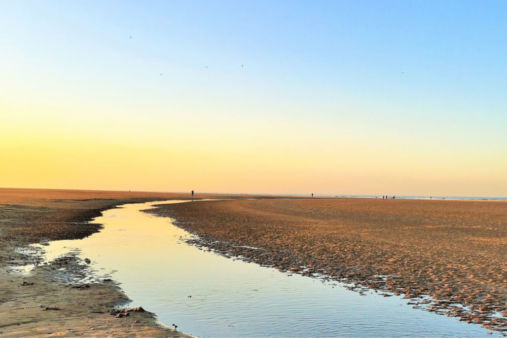 Weekend Breaks in England - Holkham (Smudged Postcard)