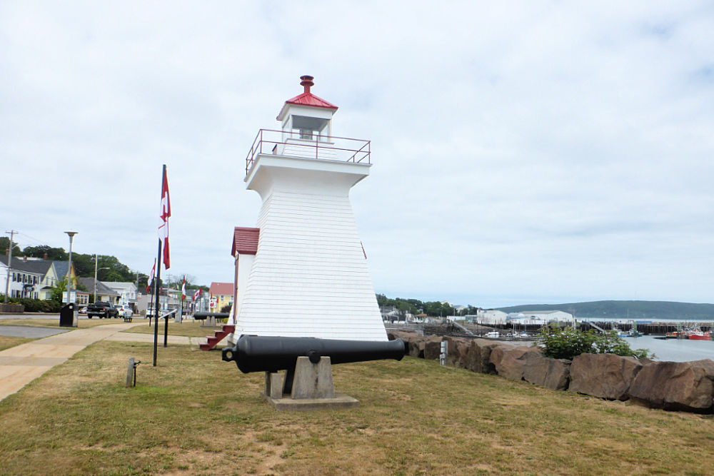 Lighthouses to Visit in Bay of Fundy and Annapolis Valley Region - Digby Pier Lighthouse