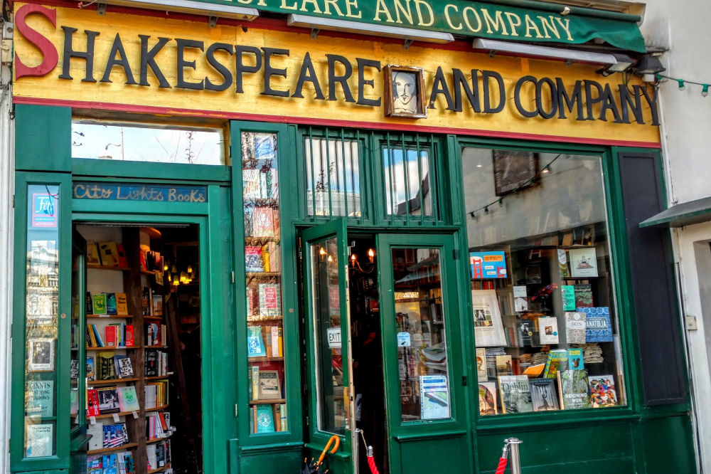 Things to Do in Paris - Shakespeare and Company Bookstore